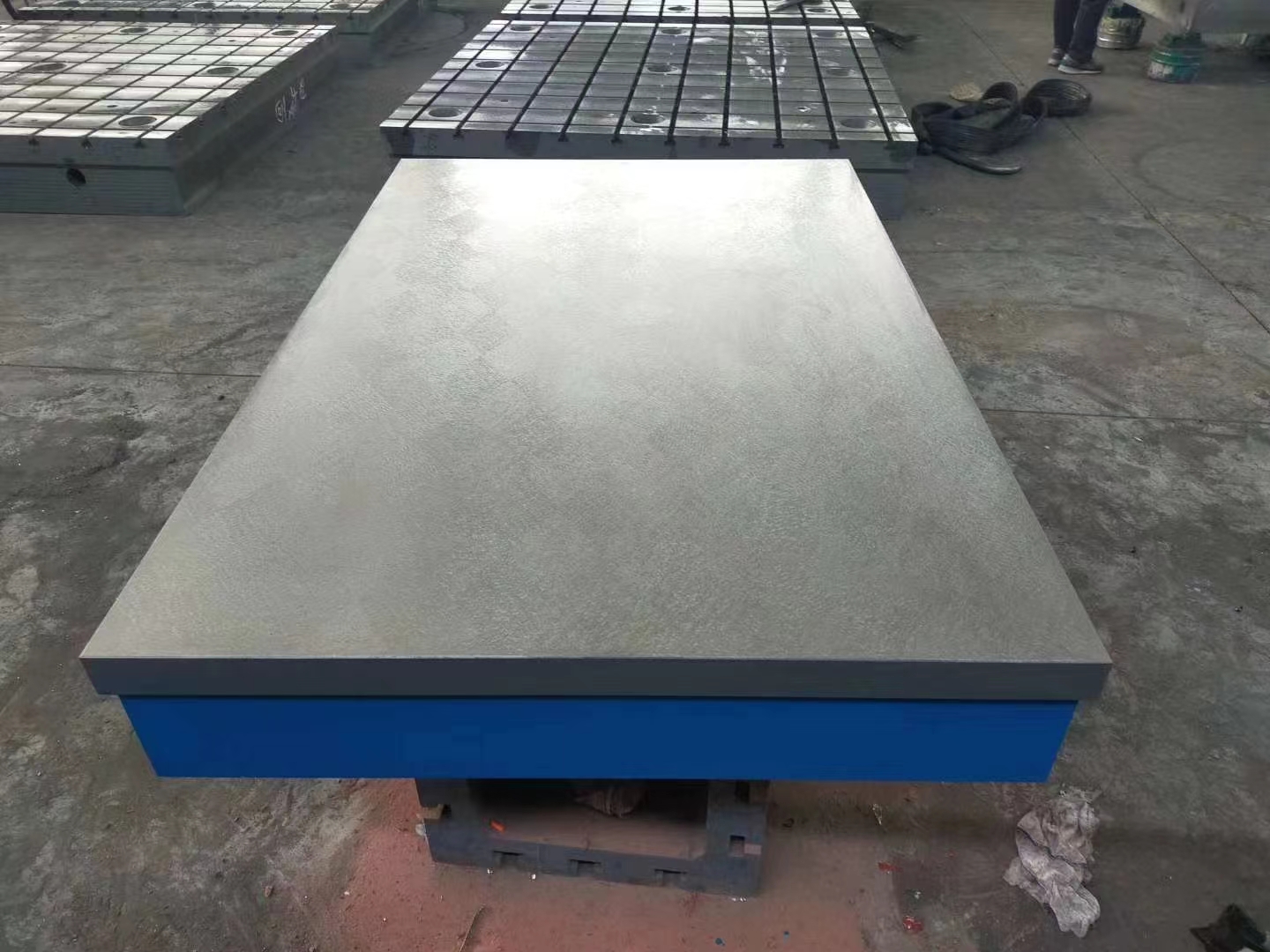 T型槽工作台是怎样刮研的